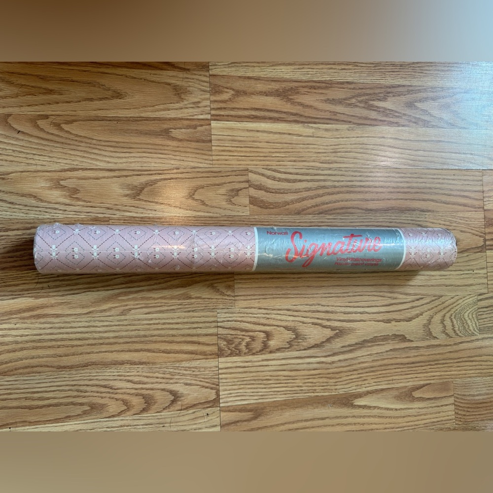 NWT Signature,Small Floral on pink. Pre pasted vinyl wall/shelf covering